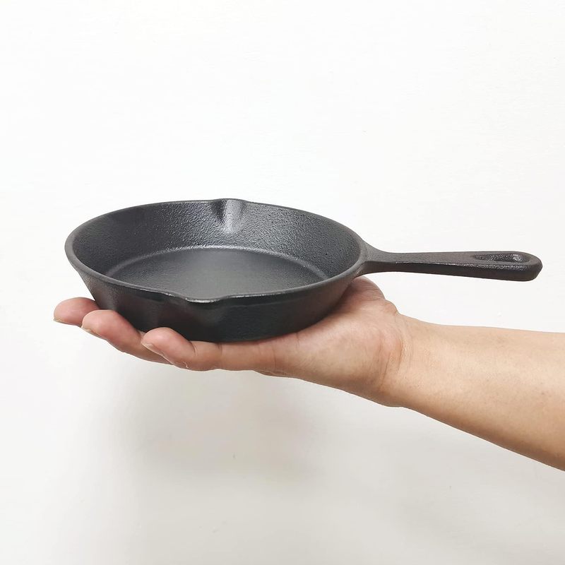 Cast Iron Skillet - مقلاة من الحديد الزهر مقاس 6