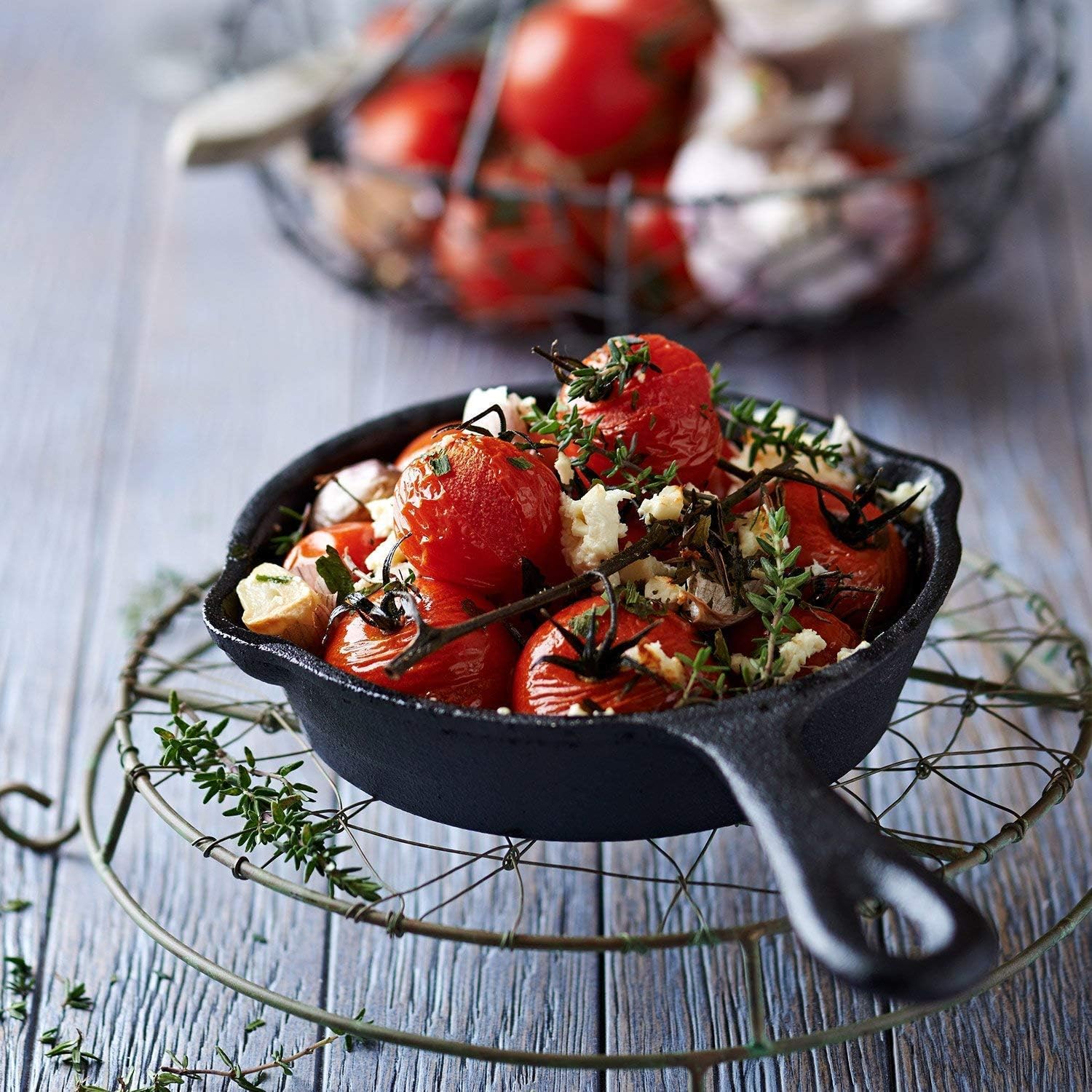 مقلاة من الحديد الزهر غير لاصق - مراجعة Cast Iron Skillet وسعره